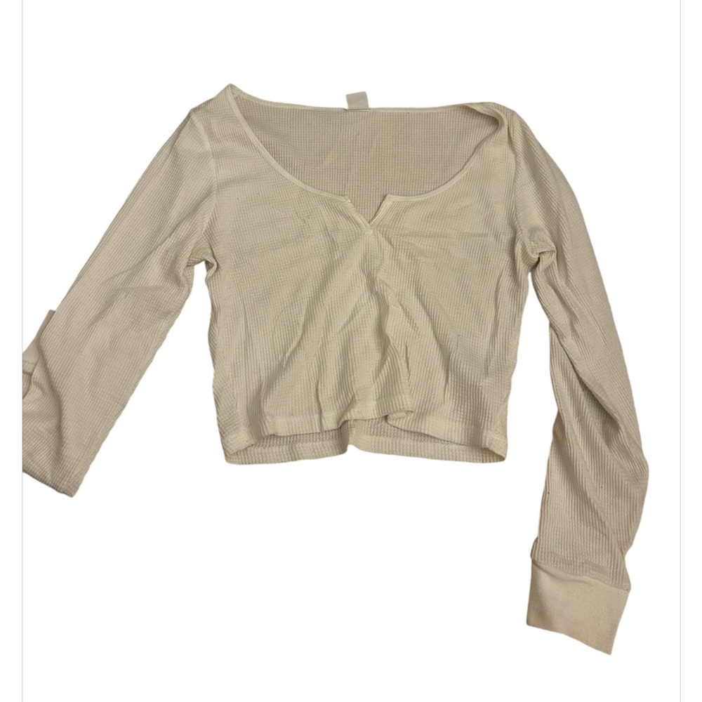 Aritizia TNA waffled long sleeve shirt with a little slit scoop
